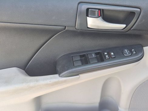 Used 2014 Toyota Camry LE FWD image 11