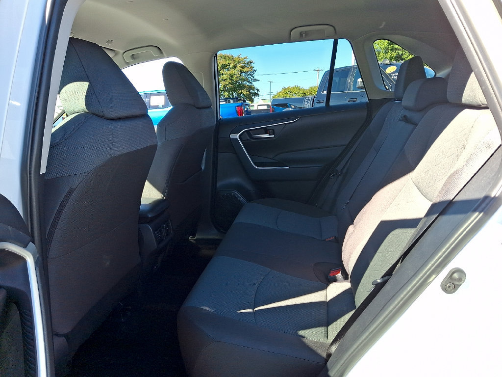 Used 2025 Toyota RAV4 XLE FWD image 10