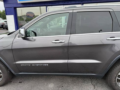 Used 2018 Jeep Grand Cherokee Limited AWD/4WD image 3