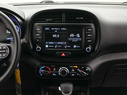 Used 2025 Kia Soul LX FWD image 16