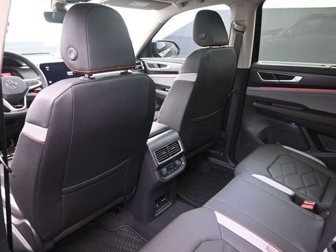 New 2026 Volkswagen Atlas Peak Edition image 2