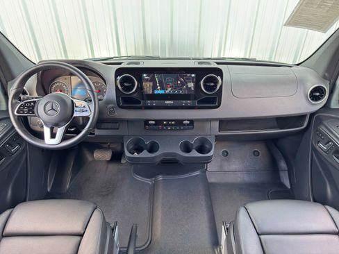 Used 2022 Mercedes-Benz Sprinter 1500 image 12