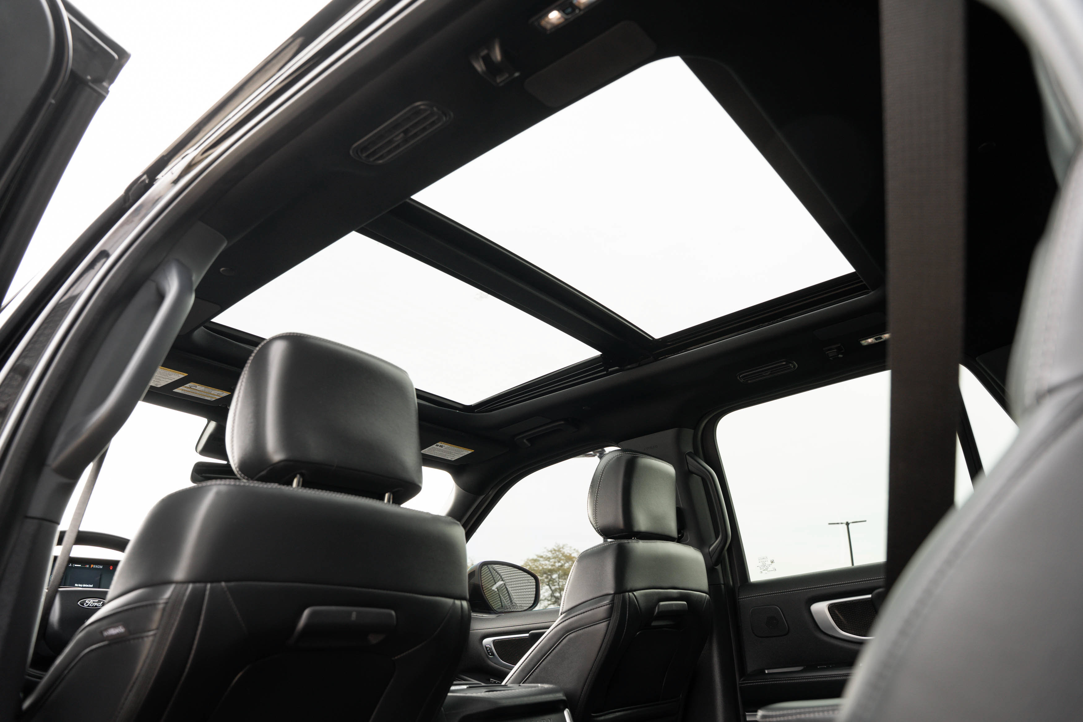 Used 2025 Ford Expedition Platinum w/ Stealth Performance Package AWD/4WD image 28