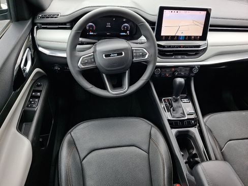 Certified 2023 Jeep Compass Limited w/ Elite Group AWD/4WD image 11