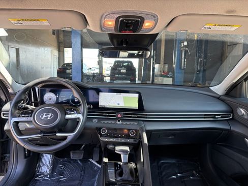 Used 2025 Hyundai Elantra SEL image 34