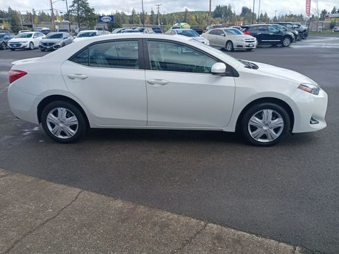 Used 2017 Toyota Corolla LE w/ LE Eco Premium Package FWD image 7