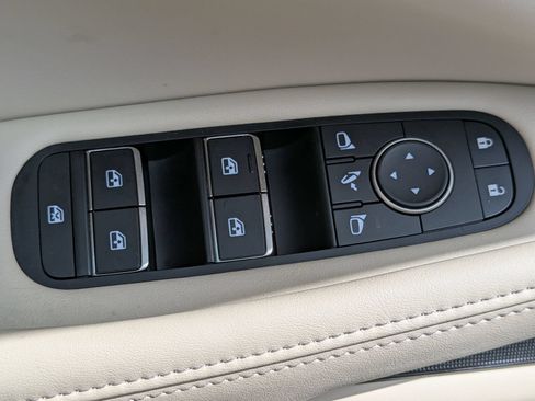 Used 2023 INFINITI QX60 Luxe w/ Cargo Package FWD image 14