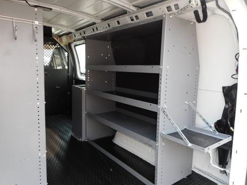 Used 2016 Chevrolet Express 2500 RWD image 20