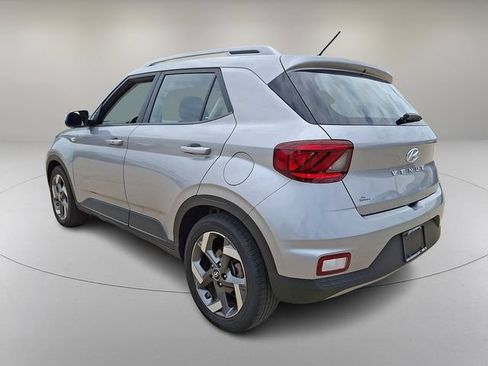 Certified 2025 Hyundai Venue SEL FWD image 7