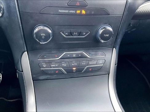 Used 2020 Ford Edge ST-Line image 33