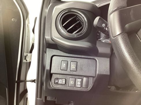 Used 2021 Toyota Tacoma TRD Off-Road w/ Advanced Technology Package AWD/4WD image 13