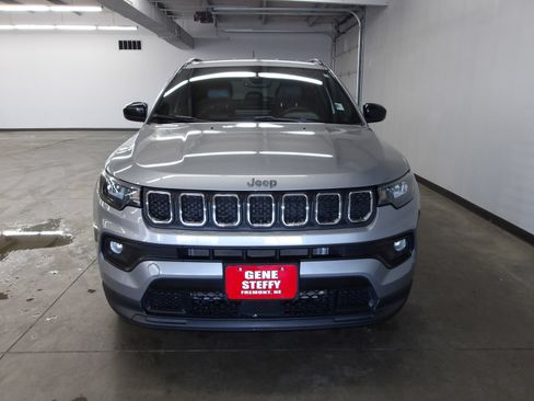 Used 2023 Jeep Compass Latitude w/ Convenience Group AWD/4WD image 6