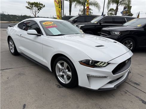 Used 2018 Ford Mustang Coupe RWD image 7