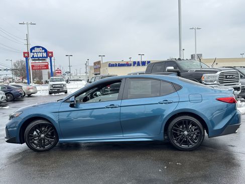 Used 2025 Toyota Camry SE image 16