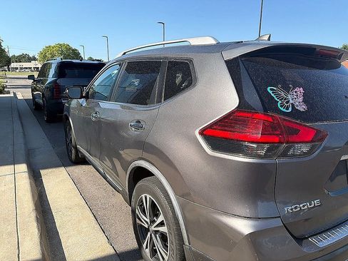 Used 2017 Nissan Rogue SL w/ SL Premium Package AWD/4WD image 6