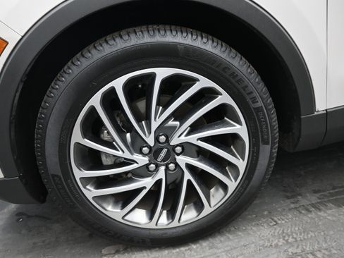 Used 2019 Lincoln Nautilus Reserve FWD image 9