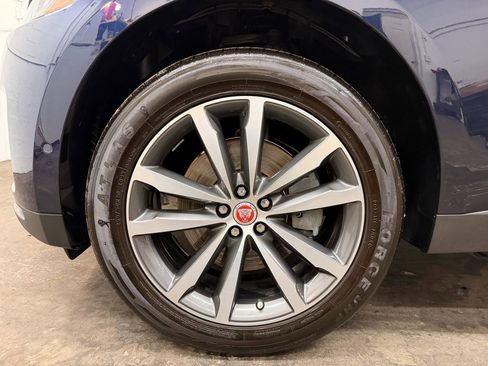 Used 2019 Jaguar F-PACE Prestige image 8