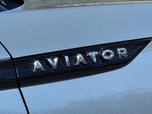 New 2026 Lincoln Aviator AWD w/ Jet Appearance Package image 7