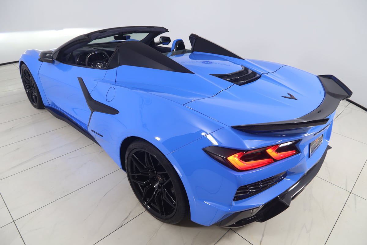 Used 2024 Chevrolet Corvette Z06 w/ Stealth Interior Trim Package RWD image 32