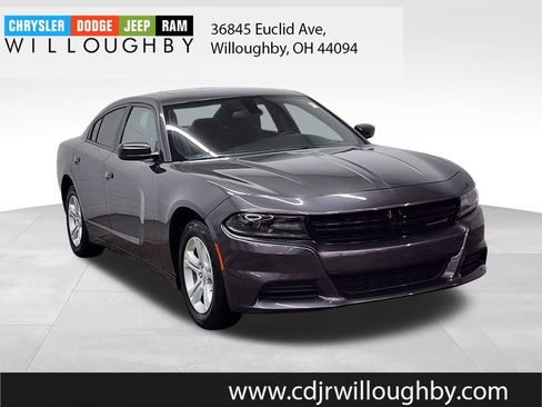 Used 2019 Dodge Charger SXT image 3