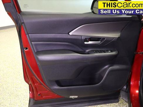 Used 2024 Toyota Grand Highlander XLE image 28