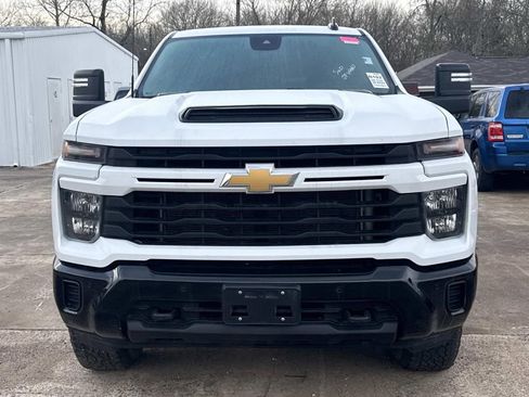Used 2025 Chevrolet Silverado 2500 Custom w/ Custom Value Package image 2