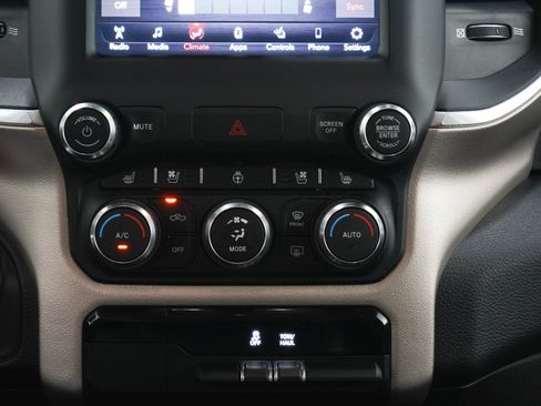 Used 2019 RAM 1500 Laramie AWD/4WD image 18
