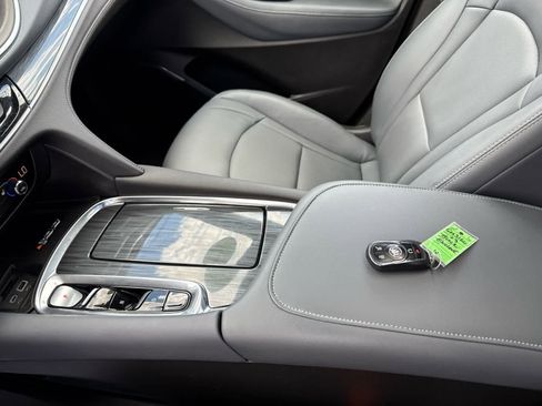 Used 2023 Buick Enclave Essence w/ Experience Buick Package AWD/4WD image 19