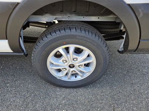 New 2025 Ford Transit 250 148 Medium Roof image 9