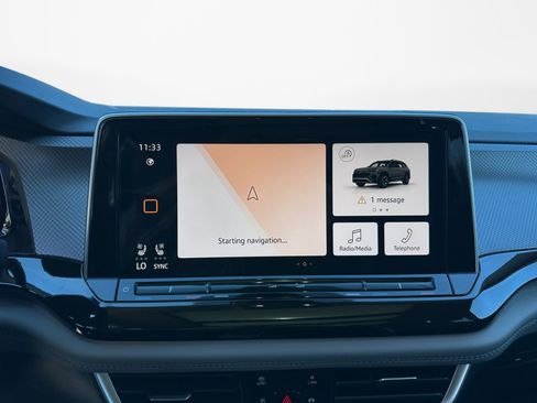 Certified 2025 Volkswagen Atlas Peak Edition SE image 17