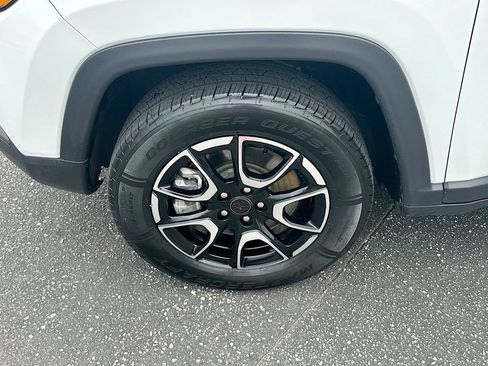 Used 2025 Jeep Compass Trailhawk w/ Trailer Tow Group AWD/4WD image 29