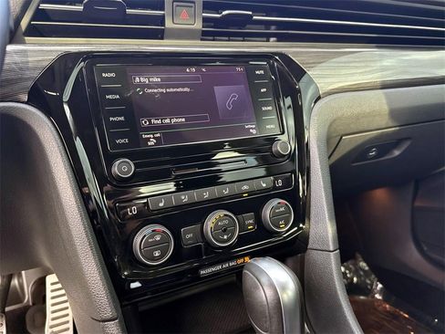 Used 2020 Volkswagen Passat 2.0T R-Line image 20