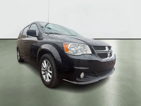 Used 2019 Dodge Grand Caravan SXT image 4