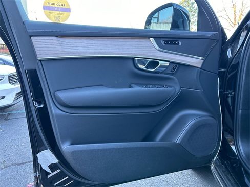 New 2026 Volvo XC90 B5 Core image 9