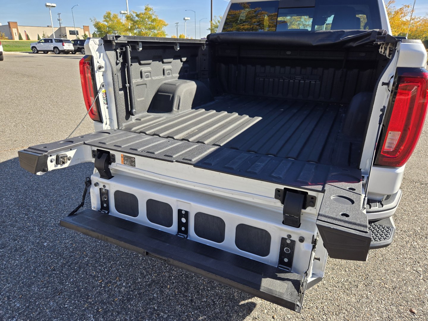 Used 2023 GMC Sierra 1500 Denali w/ Denali Reserve Package AWD/4WD image 10