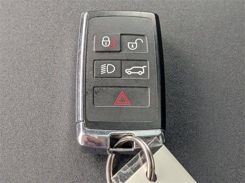 Used 2021 Land Rover Defender 110 SE image 26