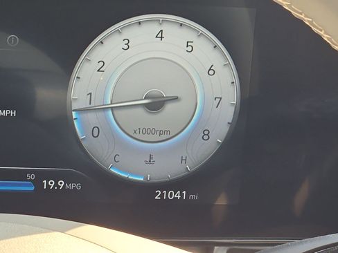 Used 2025 Hyundai Elantra SEL FWD image 23