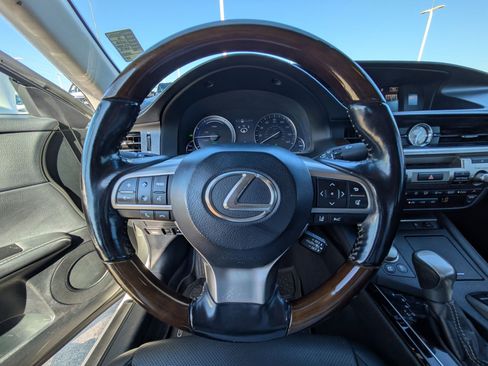 Used 2016 Lexus ES 300h image 15
