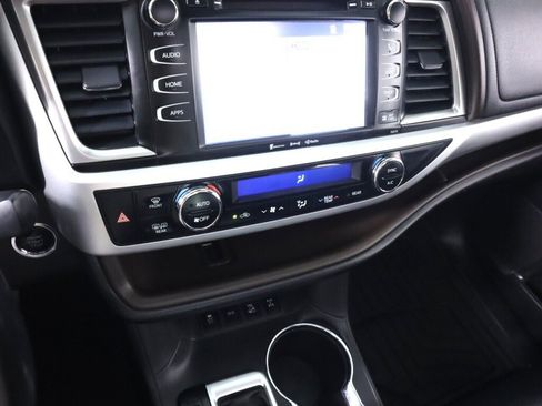 Used 2018 Toyota Highlander XLE AWD/4WD image 15
