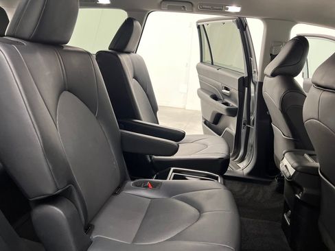 Used 2025 Toyota Grand Highlander AWD image 18