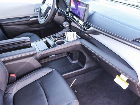 New 2026 Toyota Sienna XSE image 19