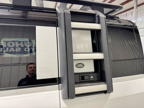 Used 2020 Land Rover Defender 110 HSE image 25