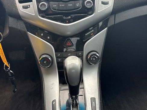 Used 2011 Chevrolet Cruze LT FWD image 14