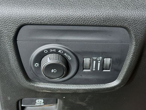 Used 2023 Jeep Grand Cherokee L Limited RWD image 17