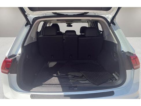 Used 2021 Volkswagen Tiguan SEL AWD/4WD image 35
