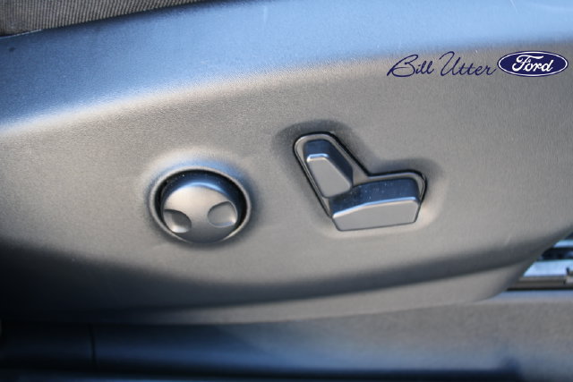 Used 2025 Chrysler Pacifica Limited FWD image 12