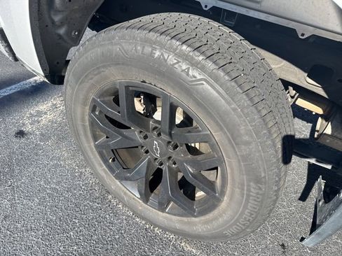 Used 2022 Chevrolet Silverado 1500 Custom image 14