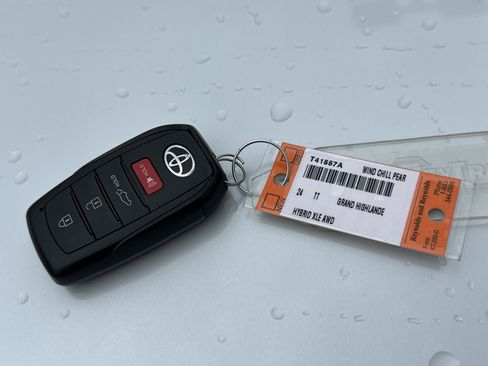 Used 2024 Toyota Grand Highlander AWD Hybrid image 38