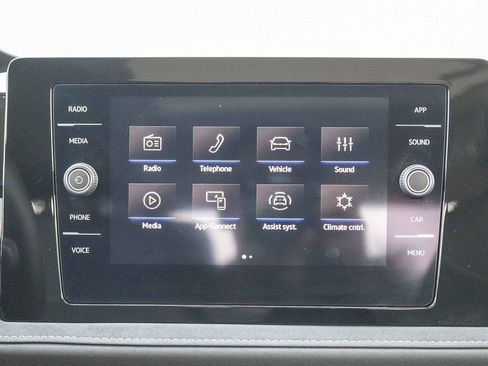 Used 2025 Volkswagen Taos SE FWD image 16