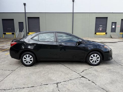 Used 2018 Toyota Corolla L image 2